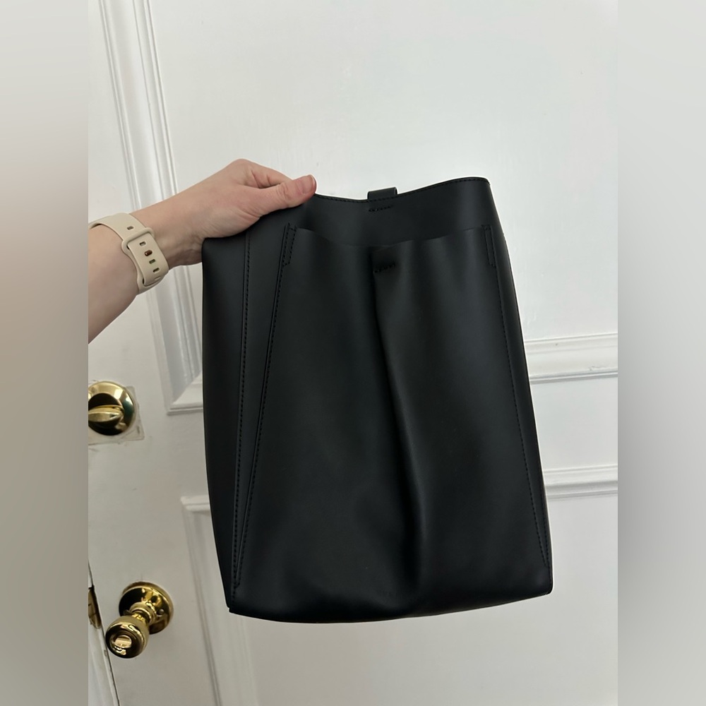 Everlane Black Studio Bag. Regular size. - Picture 3 of 7